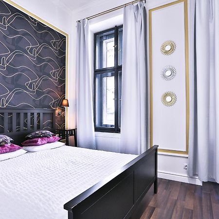 פראג Two-Bedroom Haven In The Old Town מראה חיצוני תמונה